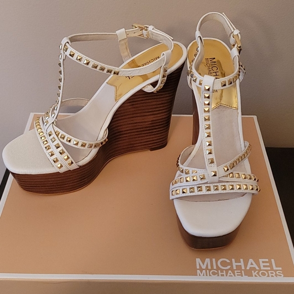 New in box Michael Kors Alexis Wedge - Picture 3 of 4